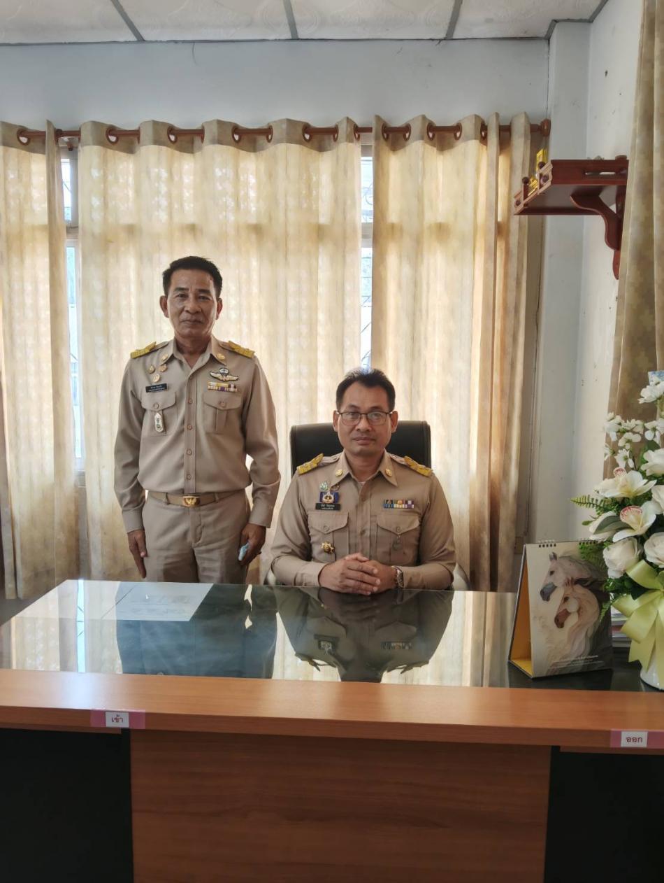 เมื่อวันที่ 23 กุมภาพันธ์ 2569 ณ ห้องประชุมสภาองค์การบริหารส่วนตำบลเหล่าบัวบาน อ.เชียงยืน จ.มหาสารคาม ได้มีการจัดประชุมสภาองค์การบริหารส่วนตำบลเหล่าบัวedit แก้ไขข้อมูล รายละเอียด : ผลการเลือกตั้งผู้ดำรงตำแหน่งในสภาฯ มีมติดังนี้: ประธานสภา: นายสัมฤทธิ์ ศรีชัย รองประธานสภา: นายสนอง ละเอียดออง เลขานุการสภา: นายเทพอมร ประยูรชาญ (ปลัด อบต.เหล่าบัวบาน) ในโอกาสนี้ นายสำราญ สีนอเพีย นายก อบต.เหล่าบัวบาน พร้อมด้วยสมาชิกสภาทั้ง 8 ท่าน ได้เข้าร่วมพิธีประดับขีดเครื่องหมายสมาชิกสภาฯ และร่วมกันกำหนดสมัยประชุมสามัญประจำปี จำนวน 4 สมัย เพื่อเตรียมความพร้อมในการบริหารงานและรับฟังปัญหาของพี่น้องประชาชนในพื้นที่ต่อไป